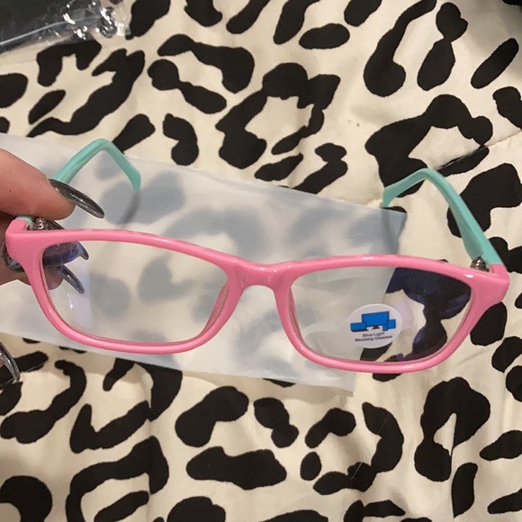 Kids Blue Light Blocker Glasses - Picture 2 of 2